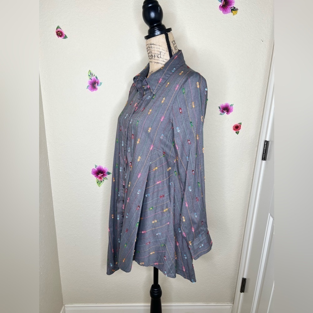 Ivy Jane Textured Asymmetrical Button Front Tunic Top - Picture 8 of 14